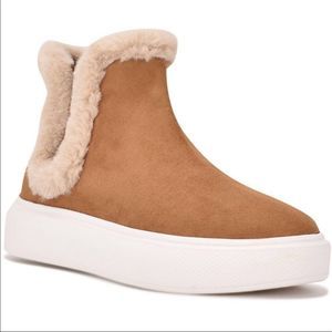 Nine West Faux Fur Chunky Ankle Bootie. Size 9. Light Brown/nude color. New.